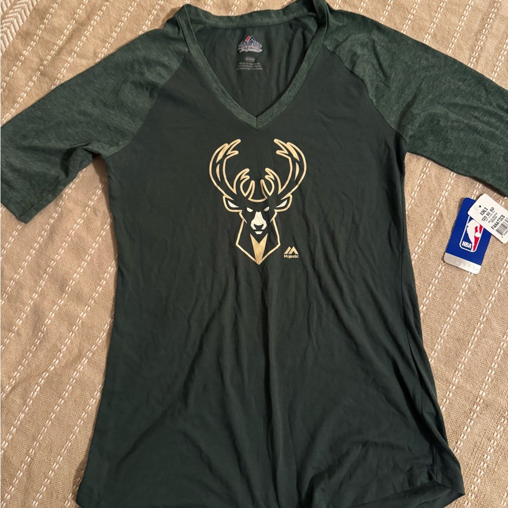 Green women’s majestic vneck tee. NWT. Sz m